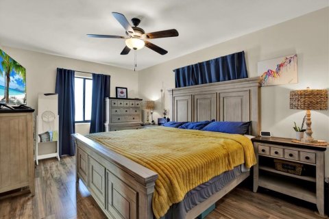 House in Gulfport, Florida 2 bedrooms, 102.56 sq.m. № 2321780 - photo 11