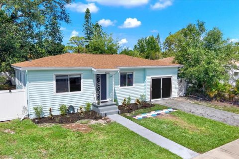 House in Gulfport, Florida 2 bedrooms, 102.56 sq.m. № 2321780 - photo 19