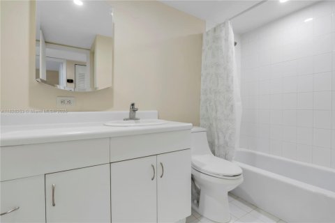 Copropriété à vendre à Miami Lakes, Floride: 2 chambres, 85.28 m2 № 1805954 - photo 15
