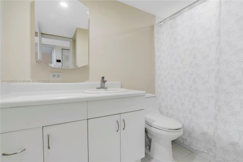 Copropriété à vendre à Miami Lakes, Floride: 2 chambres, 85.28 m2 № 1805954 - photo 8