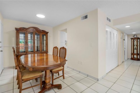 Copropriété à vendre à Miami Lakes, Floride: 2 chambres, 85.28 m2 № 1805954 - photo 4