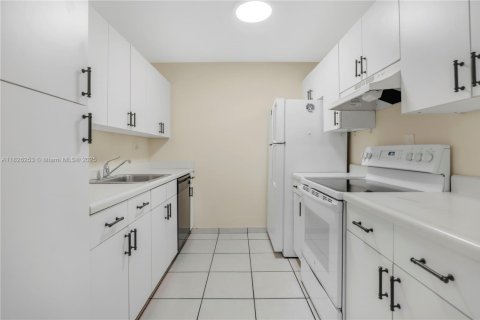 Copropriété à vendre à Miami Lakes, Floride: 2 chambres, 85.28 m2 № 1805954 - photo 6