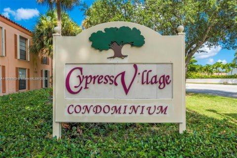 Copropriété à vendre à Miami Lakes, Floride: 2 chambres, 85.28 m2 № 1805954 - photo 2