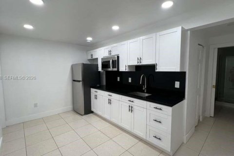 Propiedad comercial en Miami Gardens, Florida 1 dormitorio, 206.52 m2 № 2006484