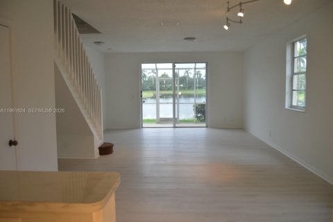 Touwnhouse à louer à Weston, Floride: 4 chambres, 160.54 m2 № 2024649 - photo 5