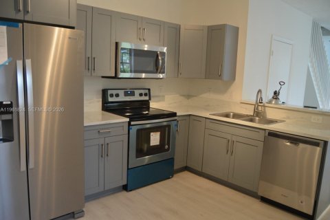 Touwnhouse à louer à Weston, Floride: 4 chambres, 160.54 m2 № 2024649 - photo 4