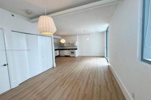 Condo in Miami, Florida, 1 bedroom  № 1926264 - photo 6
