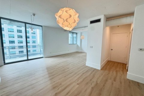 Condo in Miami, Florida, 1 bedroom  № 1926264 - photo 5