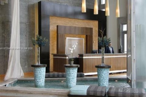 Condo in Miami, Florida, 1 bedroom  № 1926264 - photo 25