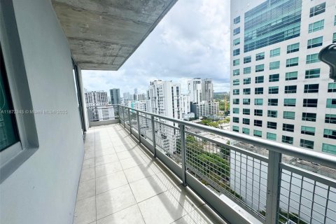 Condo in Miami, Florida, 1 bedroom  № 1926264 - photo 2