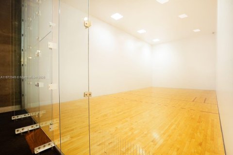 Condo in Miami, Florida, 1 bedroom  № 1926264 - photo 16
