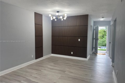 Copropriété à louer à Miami, Floride: 2 chambres, 84.08 m2 № 1930630 - photo 4