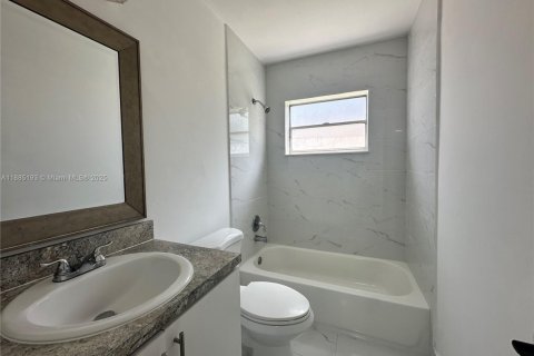 Copropriété à louer à Miami, Floride: 2 chambres, 84.08 m2 № 1930630 - photo 11