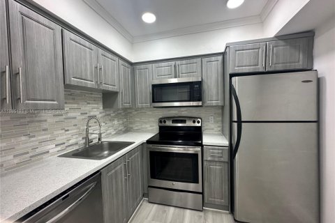 Copropriété à louer à Miami, Floride: 2 chambres, 84.08 m2 № 1930630 - photo 1