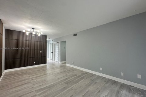 Copropriété à louer à Miami, Floride: 2 chambres, 84.08 m2 № 1930630 - photo 6