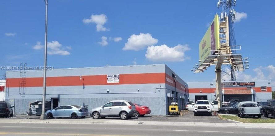 Commercial property in Miami, Florida № 1378802