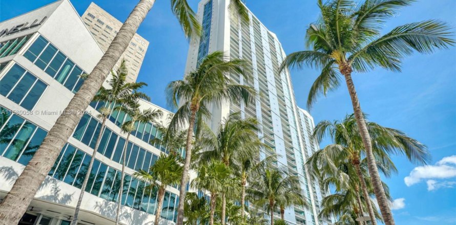 Кондоминиум с 3 спальнями в Майами, Флорида № 2028805