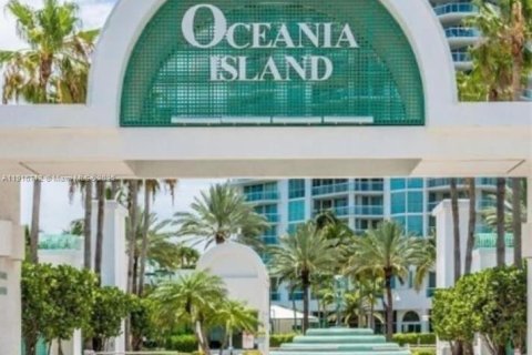 Condo in Sunny Isles Beach, Florida, 3 bedrooms  № 2082531