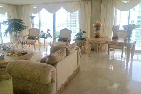 Condo in Sunny Isles Beach, Florida, 3 bedrooms  № 2082531 - photo 5