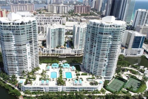 Condo in Sunny Isles Beach, Florida, 3 bedrooms  № 2082531 - photo 2