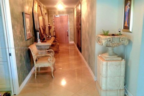 Condo in Sunny Isles Beach, Florida, 3 bedrooms  № 2082531 - photo 3