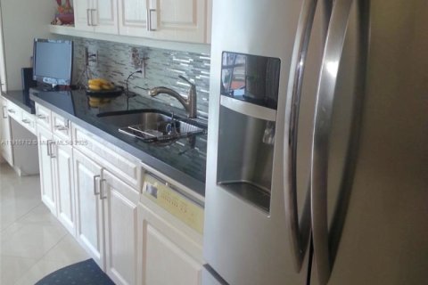 Condo in Sunny Isles Beach, Florida, 3 bedrooms  № 2082531 - photo 11