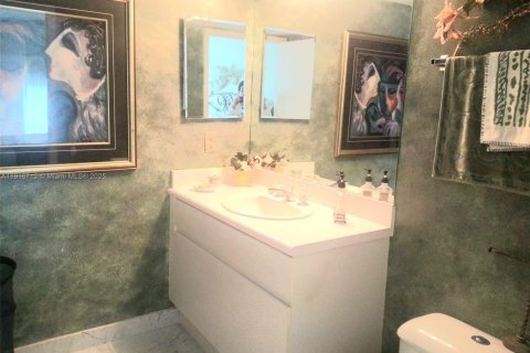 Condo in Sunny Isles Beach, Florida, 3 bedrooms  № 2082531 - photo 16