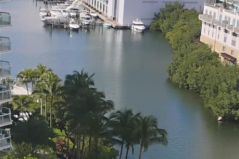 Condo in Sunny Isles Beach, Florida, 3 bedrooms  № 2082531 - photo 24