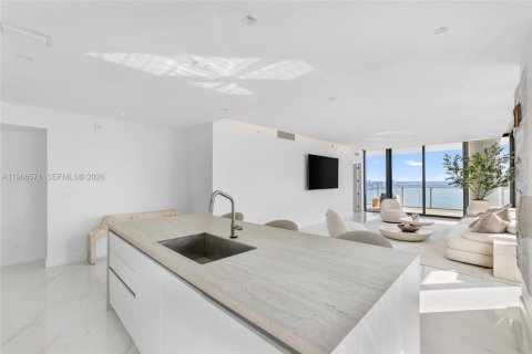 Condo in Miami, Florida, 4 bedrooms  № 2033583 - photo 26