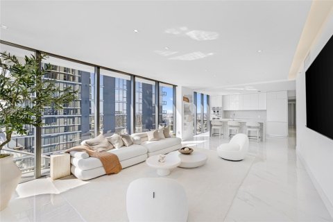 Condo in Miami, Florida, 4 bedrooms  № 2033583 - photo 15