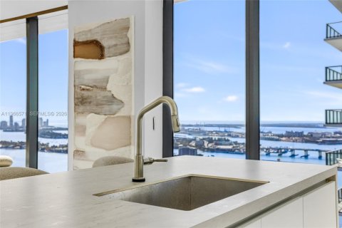 Condo in Miami, Florida, 4 bedrooms  № 2033583 - photo 25