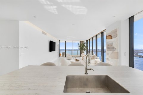 Condo in Miami, Florida, 4 bedrooms  № 2033583 - photo 23