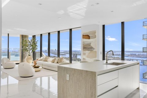 Condo in Miami, Florida, 4 bedrooms  № 2033583 - photo 18