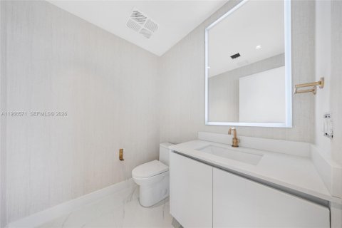 Condo in Miami, Florida, 4 bedrooms  № 2033583 - photo 27
