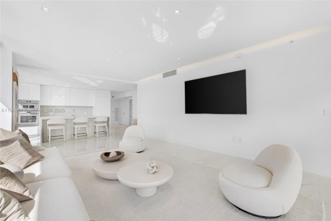 Condo in Miami, Florida, 4 bedrooms  № 2033583 - photo 17