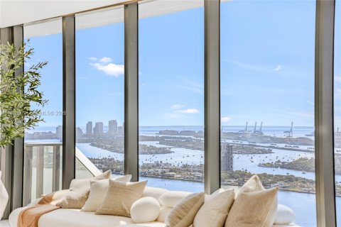 Condo in Miami, Florida, 4 bedrooms  № 2033583 - photo 13