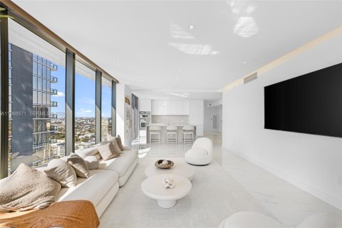 Condo in Miami, Florida, 4 bedrooms  № 2033583 - photo 16