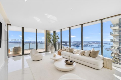 Condo in Miami, Florida, 4 bedrooms  № 2033583 - photo 11