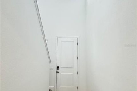 Touwnhouse à louer à Minneola, Floride: 4 chambres, 190.82 m2 № 2415408 - photo 8
