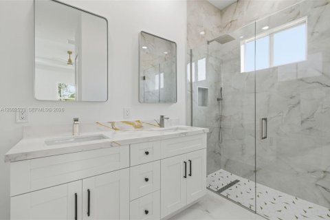 Купить виллу или дом в Лихай-Эйкерс, Флорида 4 спальни, 167.22м2, № 2066299 - фото 14