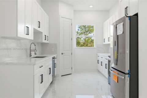 Купить виллу или дом в Лихай-Эйкерс, Флорида 4 спальни, 167.22м2, № 2066299 - фото 7