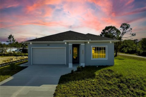 Дом в Лихай-Эйкерс, Флорида 4 спальни, 167.22м2 № 2066299