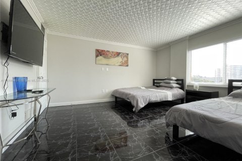 Condo in Sunny Isles Beach, Florida, 1 bedroom  № 1860243 - photo 23