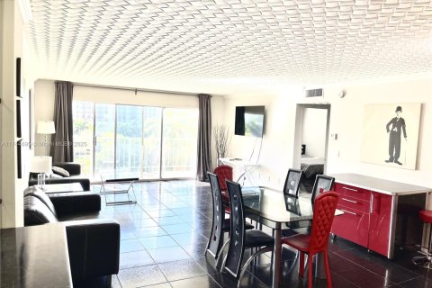 Condo in Sunny Isles Beach, Florida, 1 bedroom  № 1860243 - photo 2