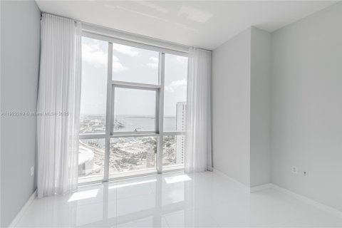 Condo in Miami, Florida, 3 bedrooms № 1976130 - photo 14