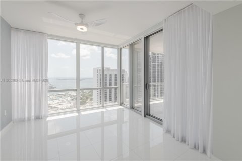 Condo in Miami, Florida, 3 bedrooms № 1976130 - photo 5
