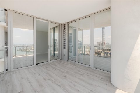 Condo in Miami, Florida, 3 bedrooms № 1976130 - photo 11