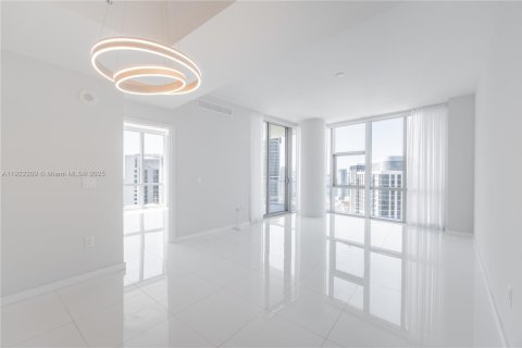 Condo in Miami, Florida, 3 bedrooms № 1976130 - photo 4