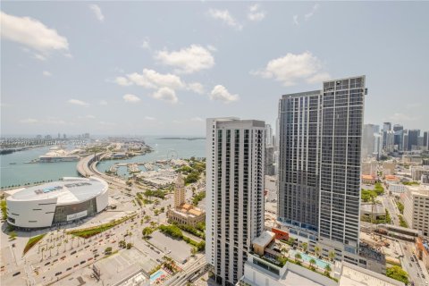 Condo in Miami, Florida, 3 bedrooms № 1976130 - photo 13