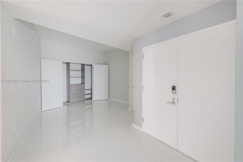 Condo in Miami, Florida, 3 bedrooms № 1976130 - photo 20